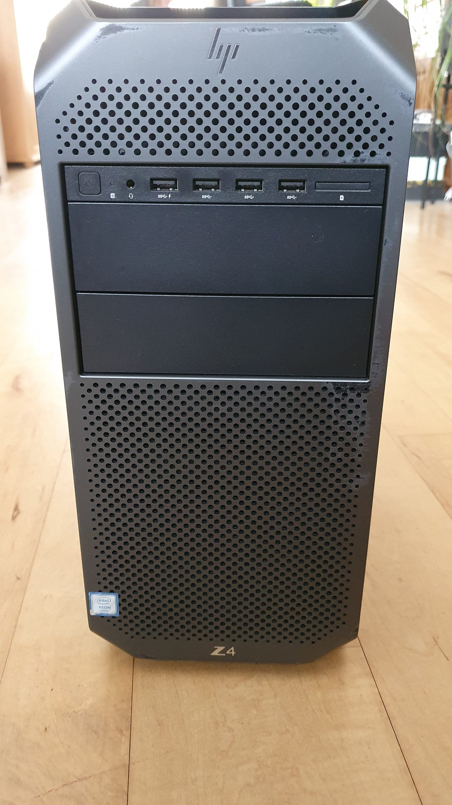 HPE Z4 G4 Front HPE Z4 G4 Front